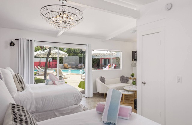The Muse Hotel | Palm Springs | Pool, Hot Tub, with FULL Kitchen | Suite 4!