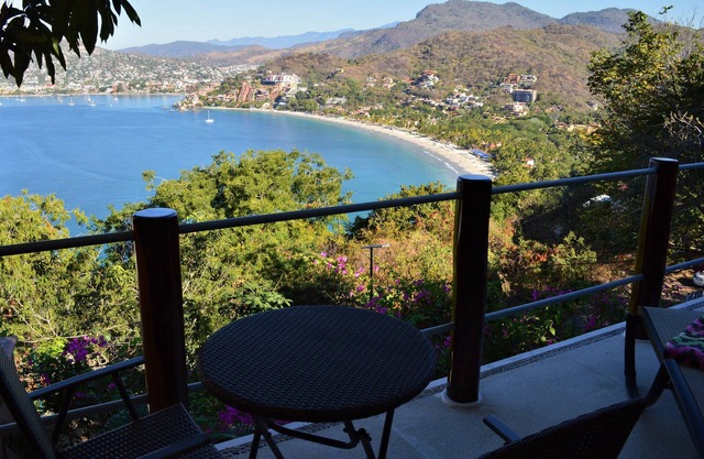 The owners of sailing catamaran "Picante" bring you a slice of paradise