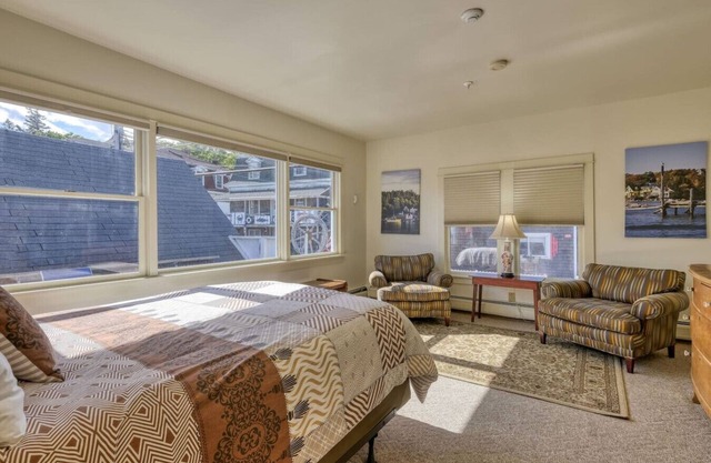 The Nathaniel Bowditch - Inn on the Harbor