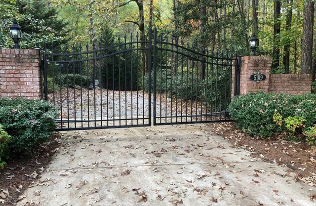 The Natura Grandeur Retreat on the Dog River