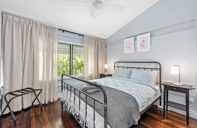 The Office! 1 Bed/1 Bath ~ New Farm