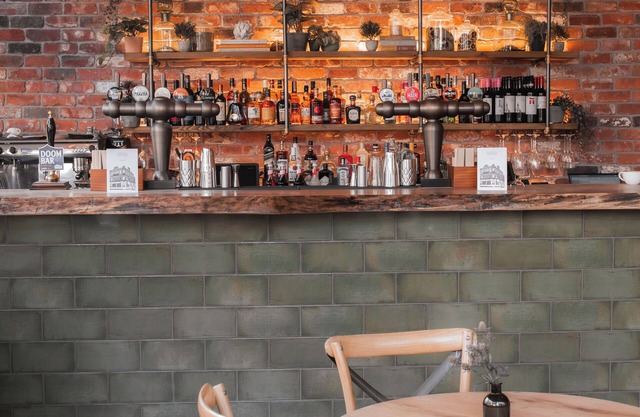 The Old Farmhouse Pub & Rooms