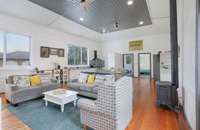 The Old Guide Hall - Historic Charm, Modern Comfort