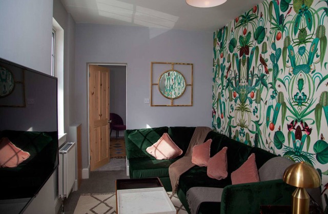 The Old Post Office - Bright & Modern 4BDR Townhouse with Private Garden