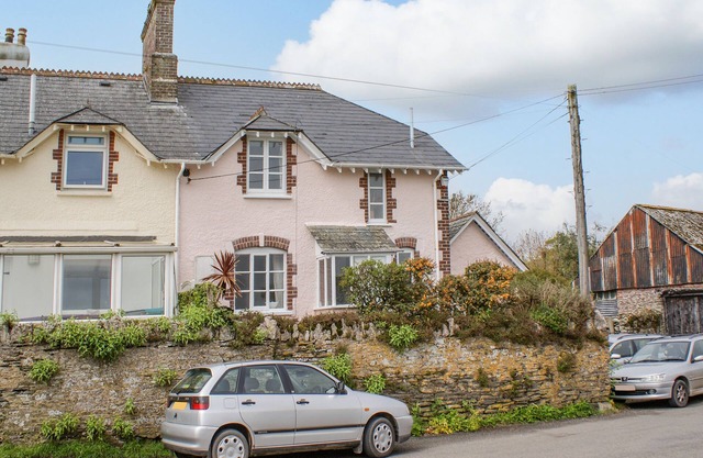 THE OLD POST OFFICE, family friendly, with a garden in Down Thomas