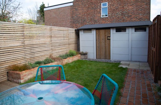The Old Post Office - Bright & Modern 4BDR Townhouse with Private Garden