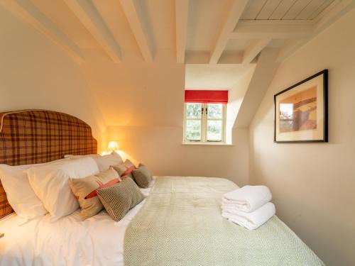 The Old Reading Room Peaceful Village Retreat Pass the Keys