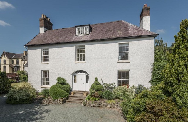 The Old Schoolhouse and Cottage
