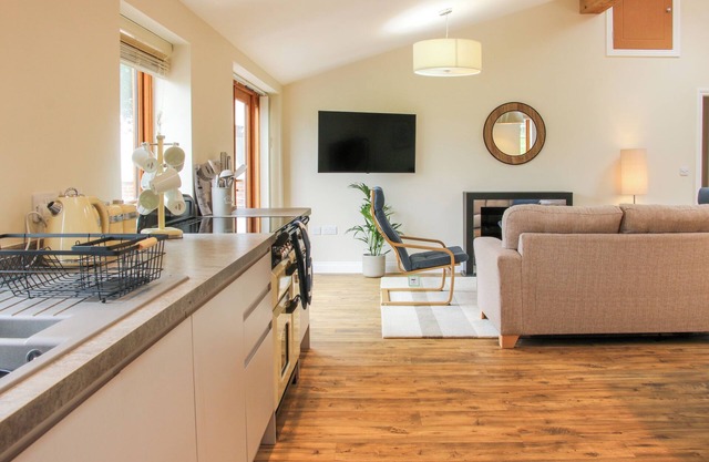 THE OLD SMITHY, pet friendly, with a garden in Eccleshall