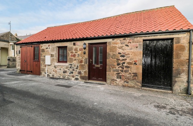 THE OLD STABLES, pet friendly in Belford