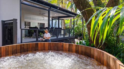 The One Pearl Beach- Pet Friendly, firepit, walk to beach