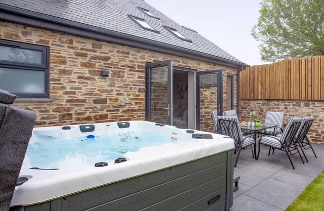 The Oyster - Three Bedroom House, Sleeps 6