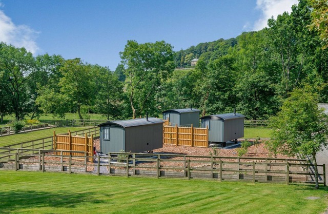 The peaceful position surrounded by stunning countryside and beautiful walks.