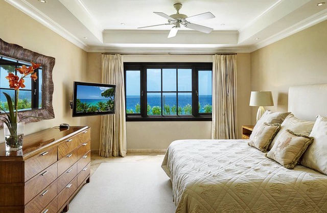 The Pearl - A Luxurious And Stylish Beachfront Condo On The Exclusive West Coast