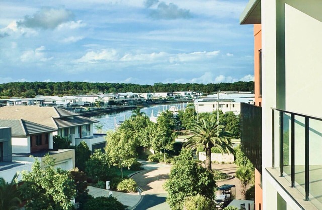 The Peninsula at Hope Island