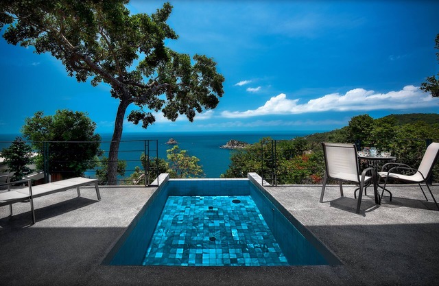 The Philip's villa 3 on the seafront with infinity pool.