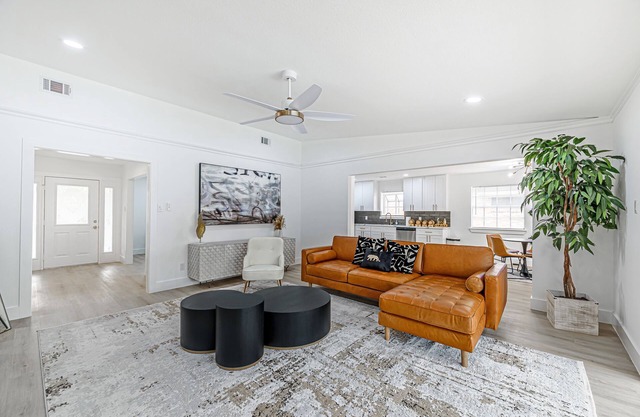 The Pierre- Nassau Bay Area SFH minutes from Nasa and Kemah