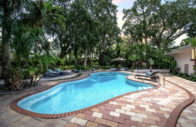The Pink House.a Modern Pool House and Tropical Paradise
