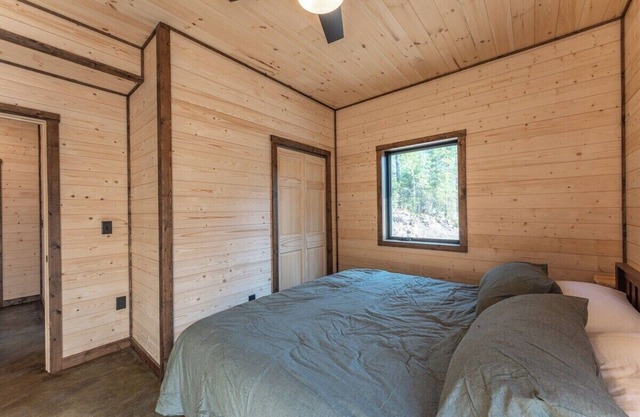The Pioneer Lakeview Cabin with Private Sauna