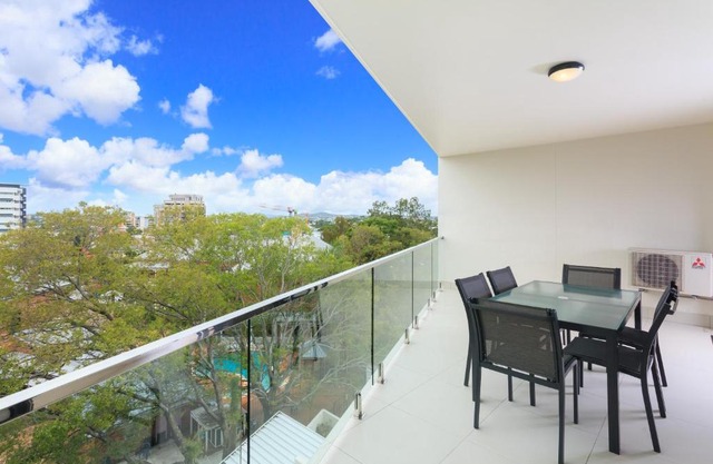The Point of the Kangaroo - Executive 2BR Kangaroo Point Apartment with Spacious Open Plan Living