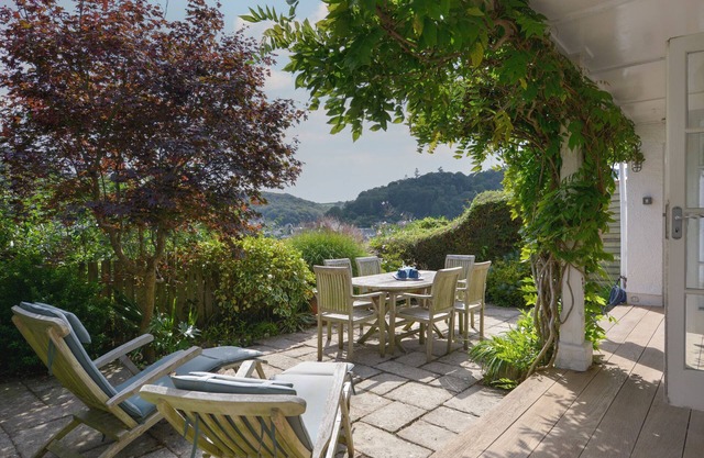 THE PORTHOLE, pet friendly, luxury holiday cottage in Newton Ferrers