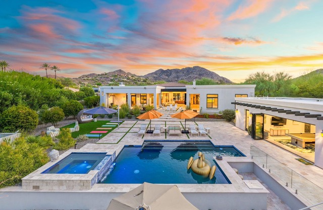 The Private Paradise Valley Luxe Estate- Casita, Heated Pool, Hot Tub, Views