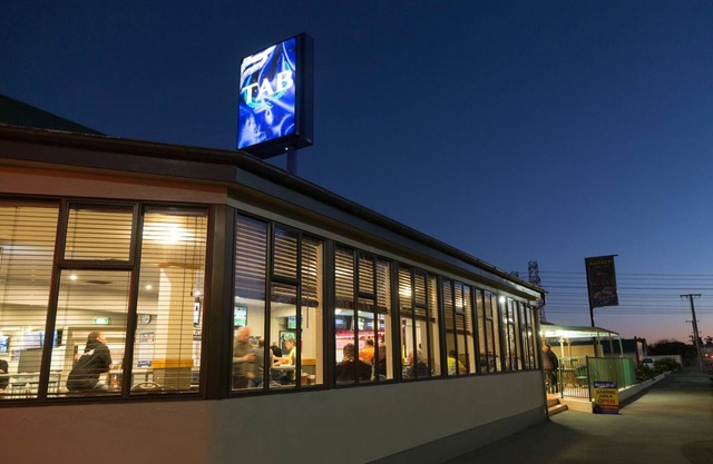 The Racecourse Hotel & Motorlodge