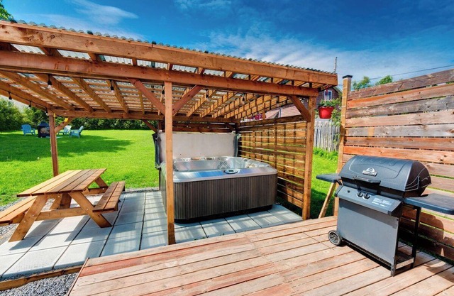 The Red Roof - 3457 - 12 people