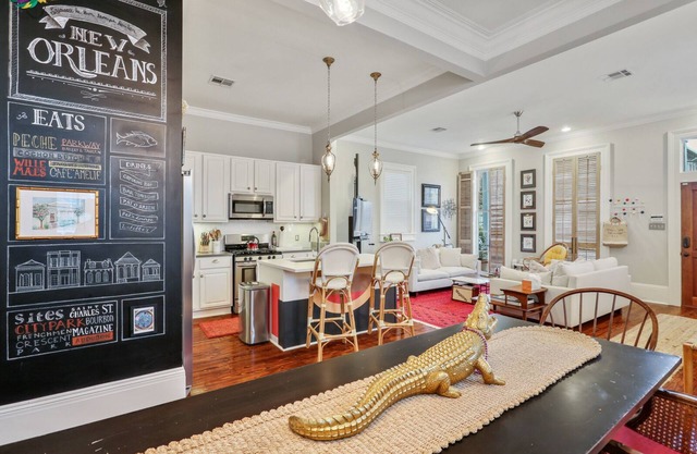 The Red Bayou House, walk to City Park and Jazzfest, mins to the French Quarter