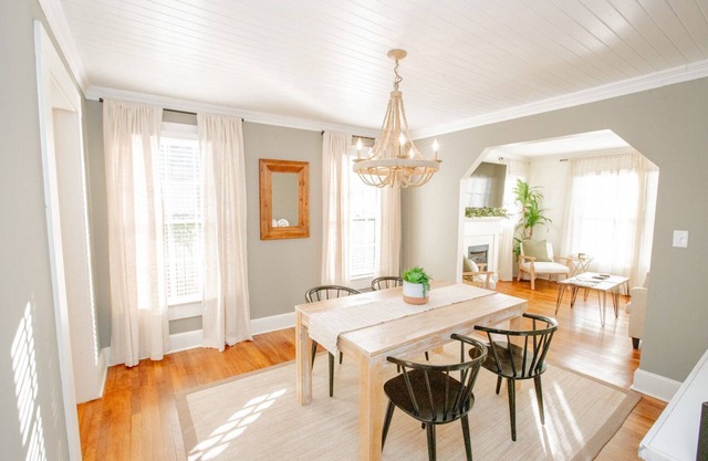 THE RED HILLS HOUSE (Downtown Thomasville)