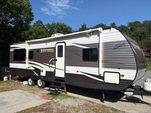 The Revere at Douglas Lake- Camper on the Lake