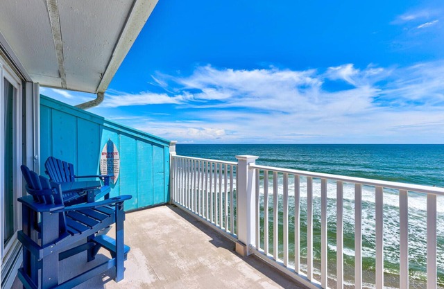 The Riggings D3 - Oceanfront condo with private deck and communiy pool