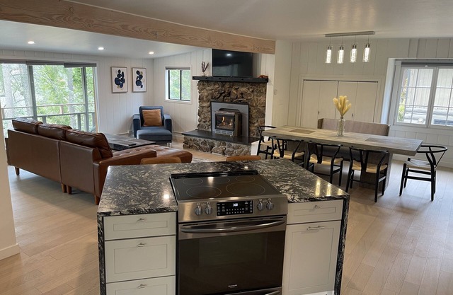 The River House with Views of the Famous Rogue River! No cleaning fees!