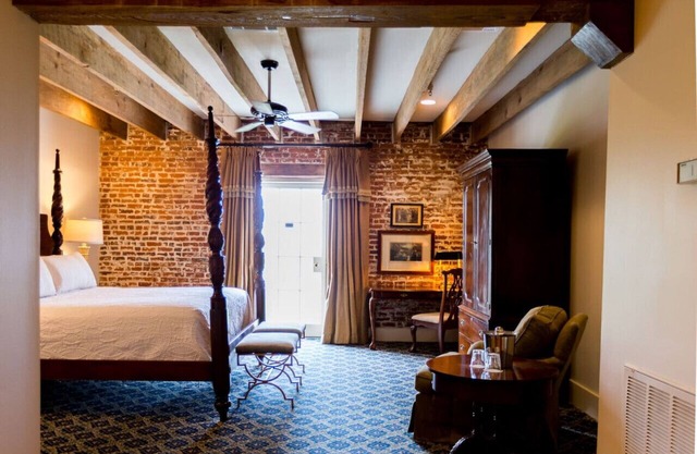 The River Walk Inn - Rooms 801-806