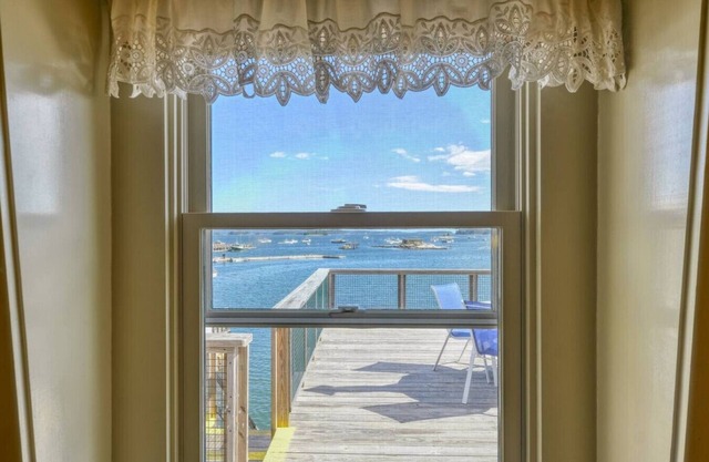 The Roseway - Inn on the Harbor