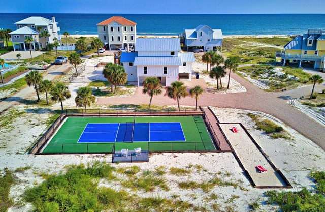 The Salty Pickle - Beach front access, Pickleball Court, Pool, Hot Tub!