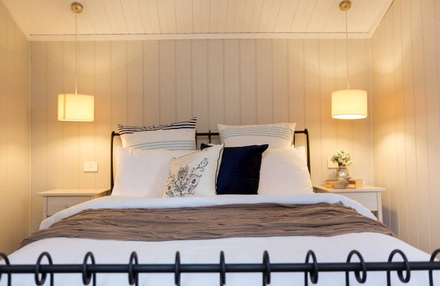 The Sandpiper - 250m from the bay beach. - Romantic Cottage Escape