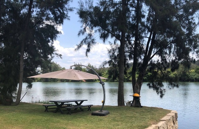 “The Shouse” private beach and ramp on the Hawkesbury River, 1hr from Sydney