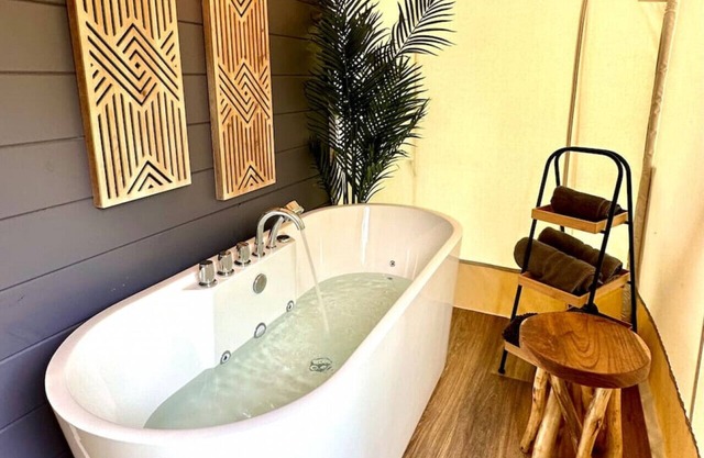 The Skinner, Luxury Safari Tent