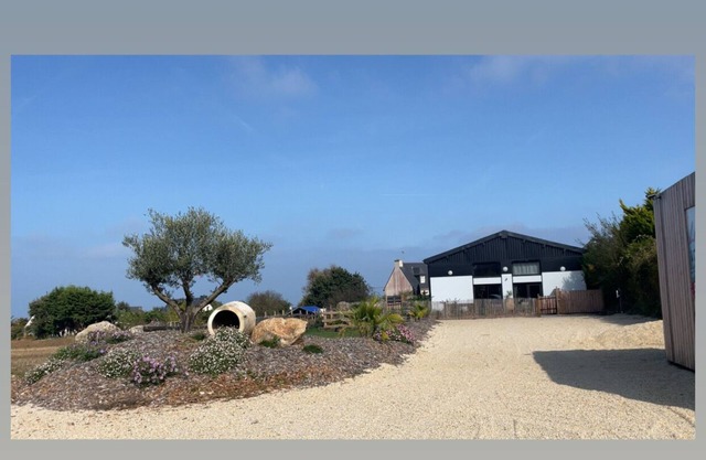 The spacious Siec loft 10 minutes' walk from the beaches of Trélévern.