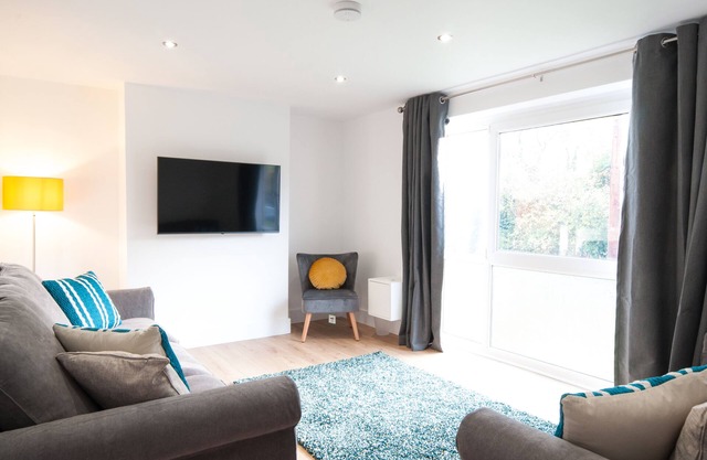 The Spitfire - Newly renovated 3-bed house in Cheltenham