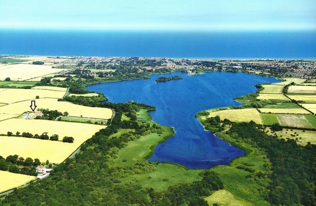 The Stables, Stunning Barn Conversion, Sleeps 4, Grounds overlook Hornsea Mere