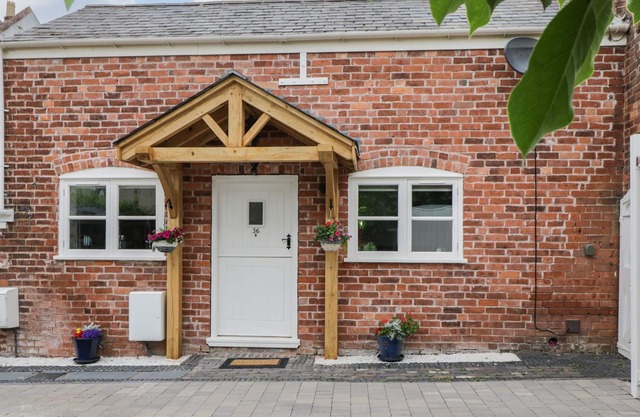 THE STABLES, with a garden in Worcester