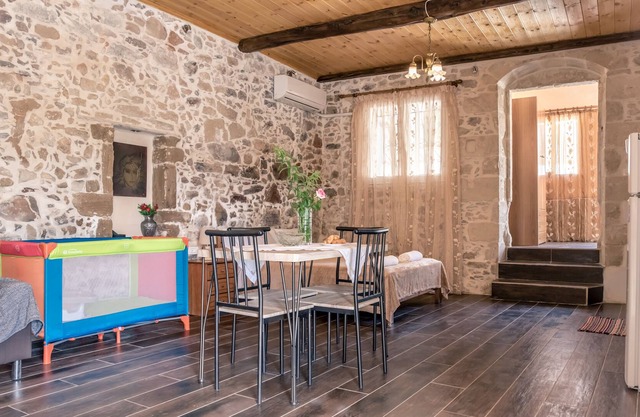 THE STONE HOUSE OF IAKOVOS