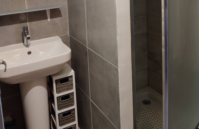 The stopover. Our house in the heart of the orchards.