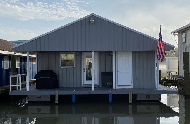 The Stumble Inn Cypress Cove Marina Houseboat