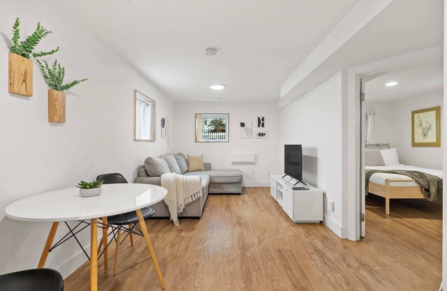 The Sunday | Charming Private Suite in Calgary