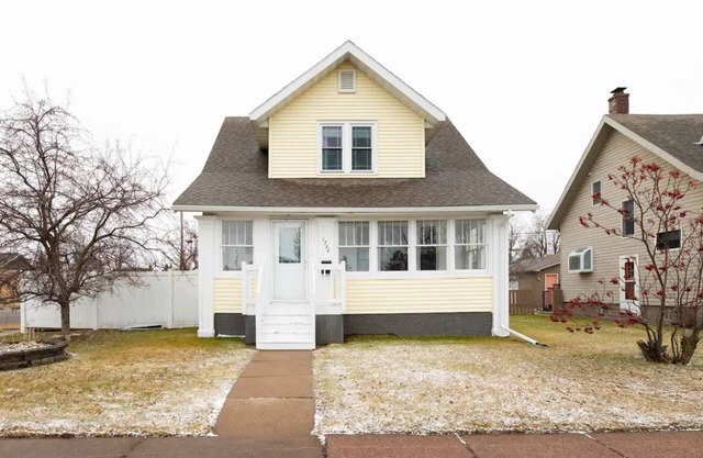 The Sunflower Home with Game Room & Hot Tub! Pet Friendly!