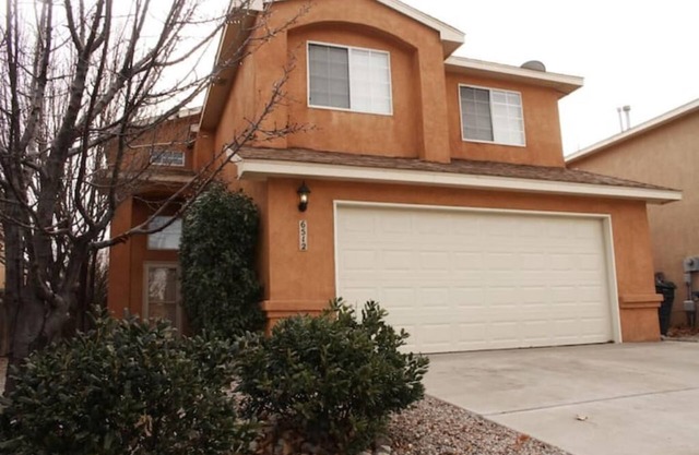 The Tauton House/HUGE MASTER BEDROOM