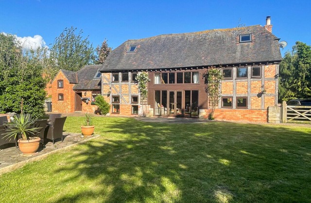 The Threshing Barn - Stunning 5 Bedroom Retreat